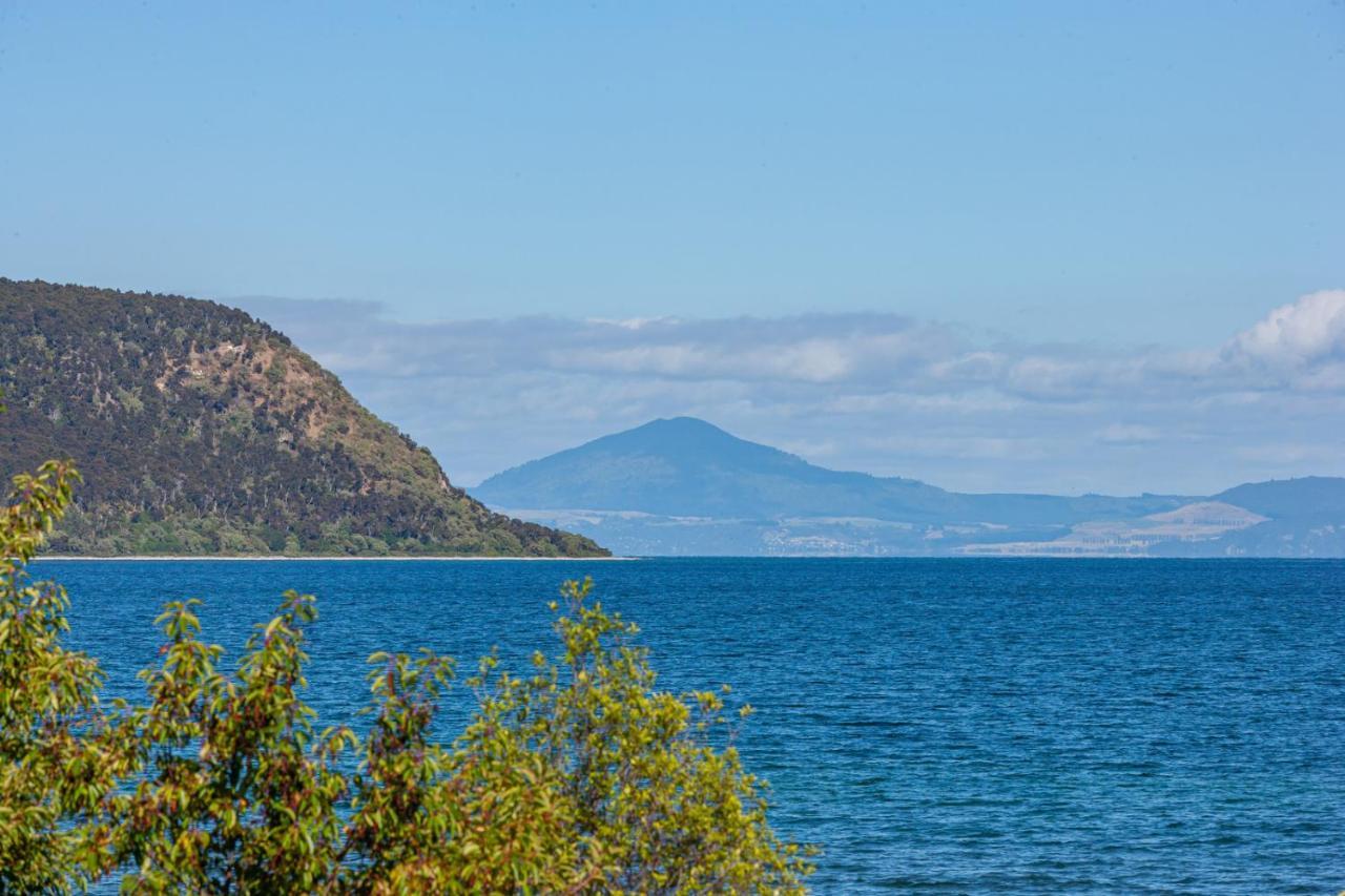Lakefront Villa - Waitahanui Holiday Home Ngoại thất bức ảnh