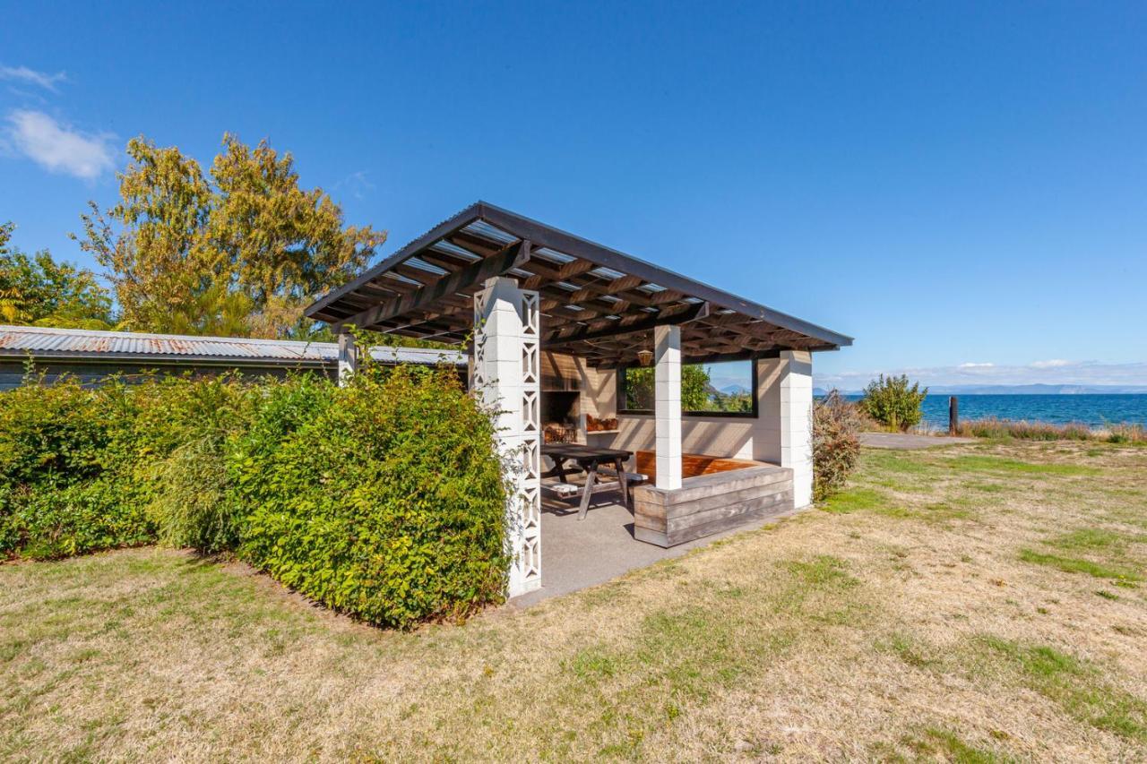 Lakefront Villa - Waitahanui Holiday Home Ngoại thất bức ảnh