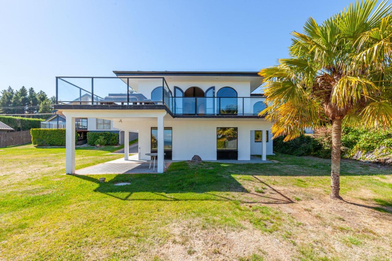Lakefront Villa - Waitahanui Holiday Home Ngoại thất bức ảnh