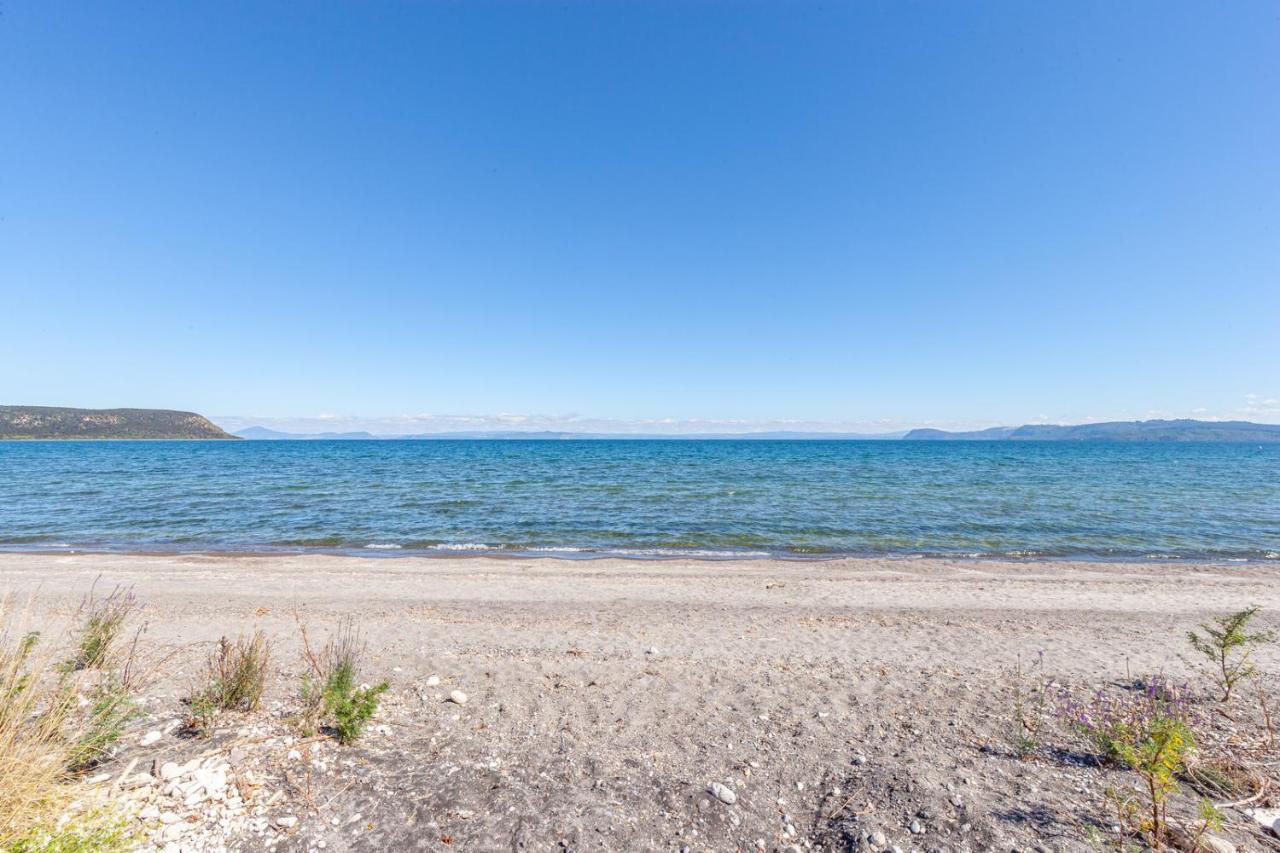 Lakefront Villa - Waitahanui Holiday Home Ngoại thất bức ảnh