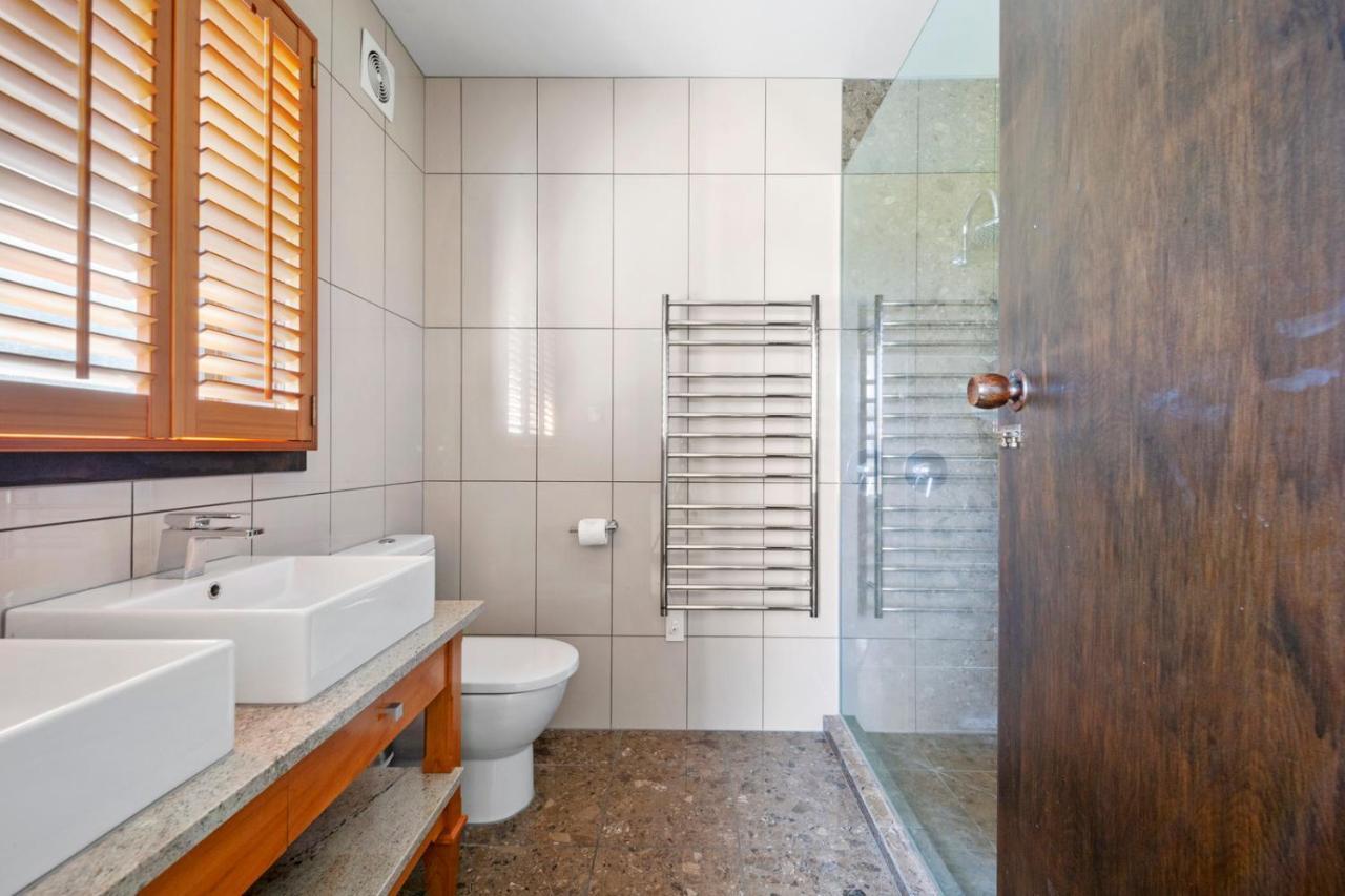 Lakefront Villa - Waitahanui Holiday Home Ngoại thất bức ảnh