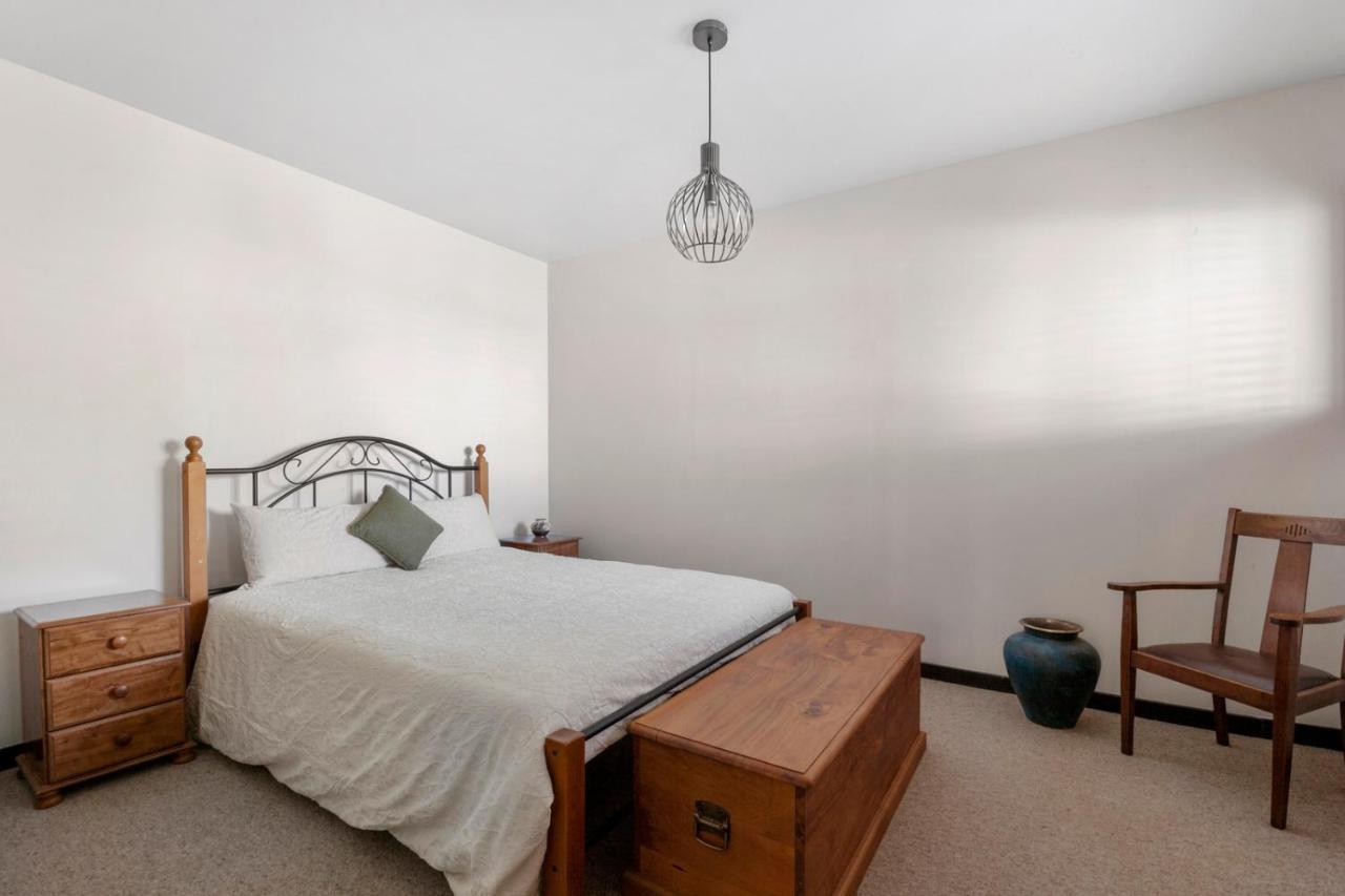 Lakefront Villa - Waitahanui Holiday Home Ngoại thất bức ảnh