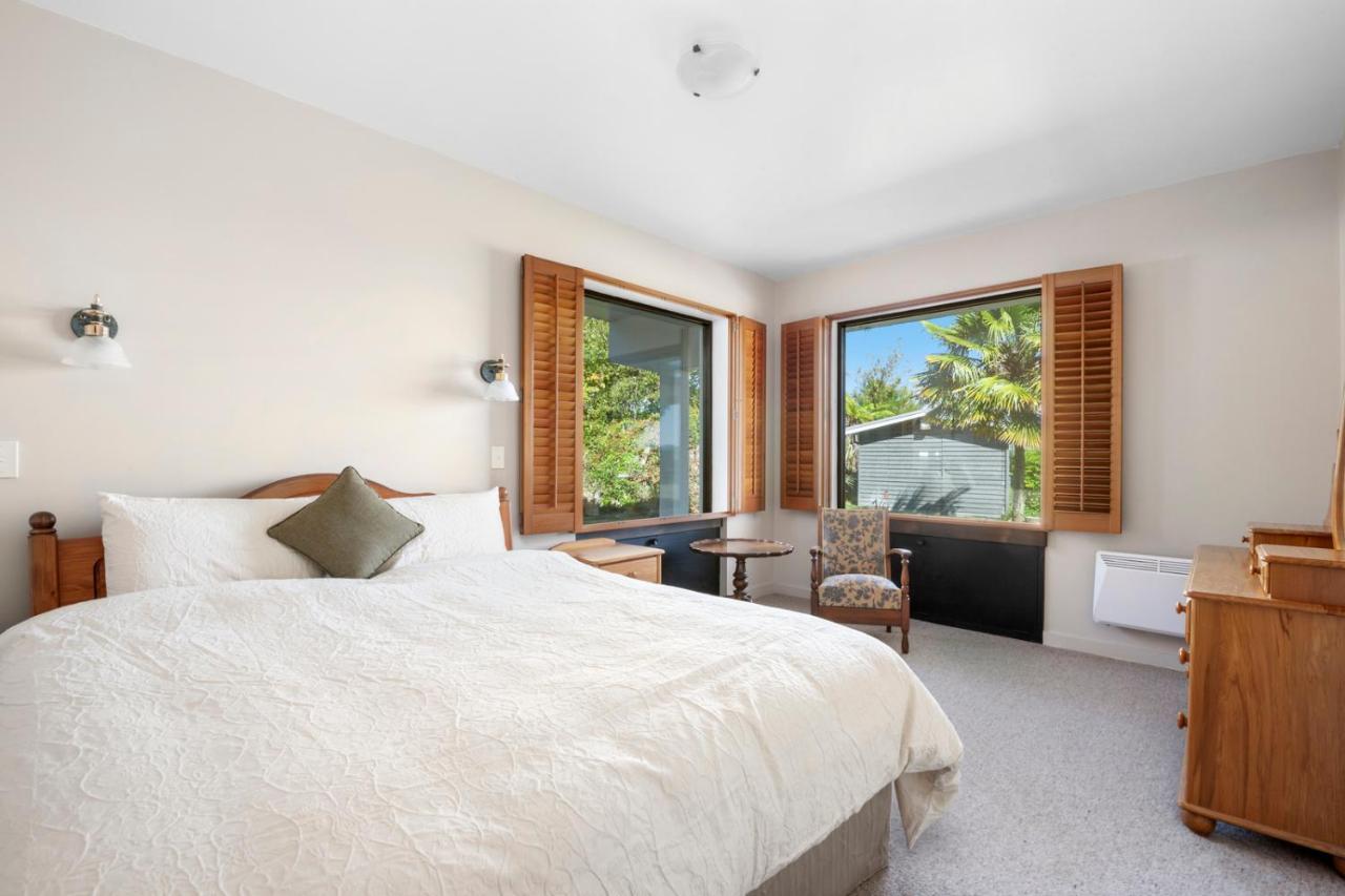 Lakefront Villa - Waitahanui Holiday Home Ngoại thất bức ảnh