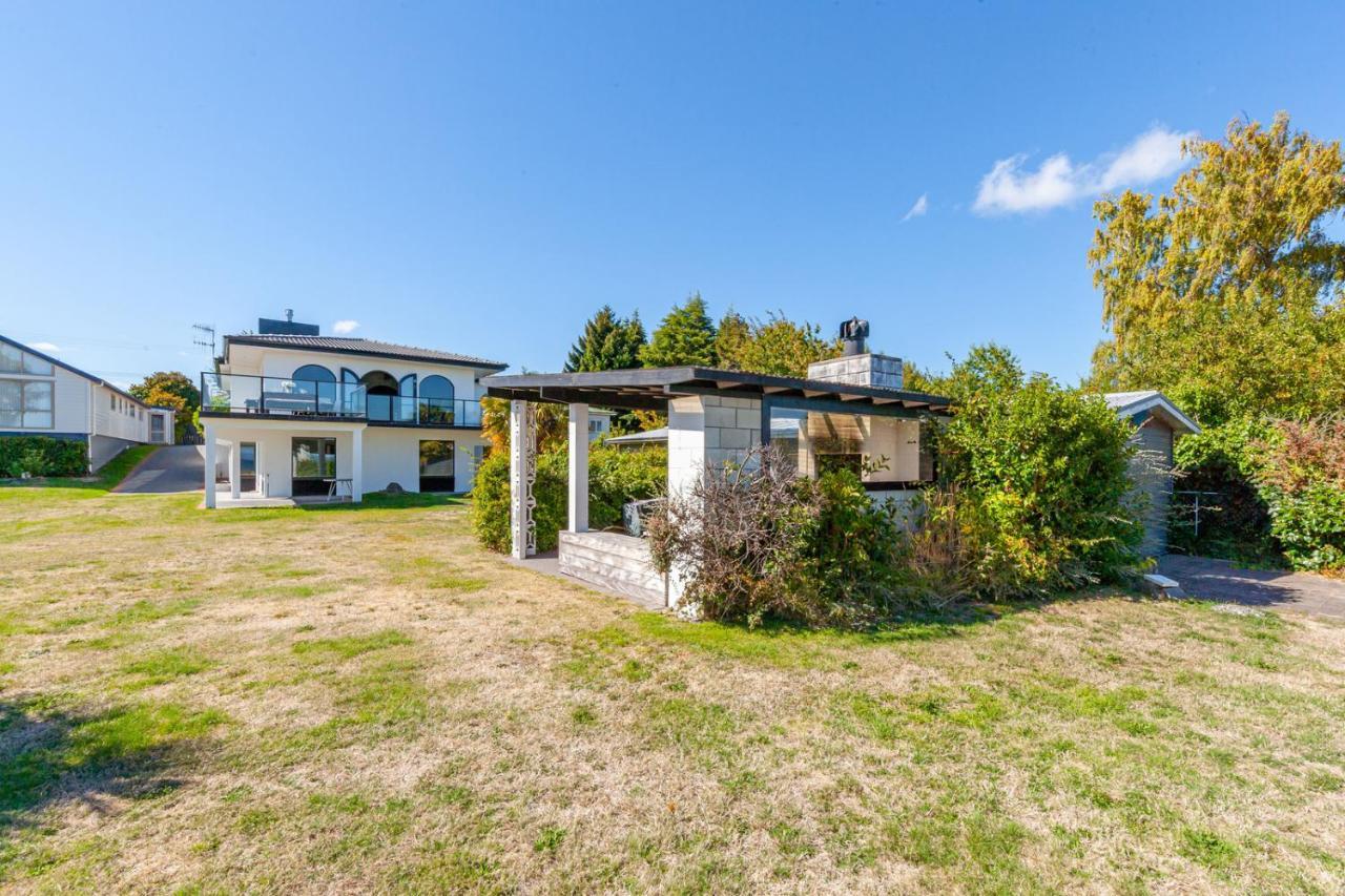 Lakefront Villa - Waitahanui Holiday Home Ngoại thất bức ảnh
